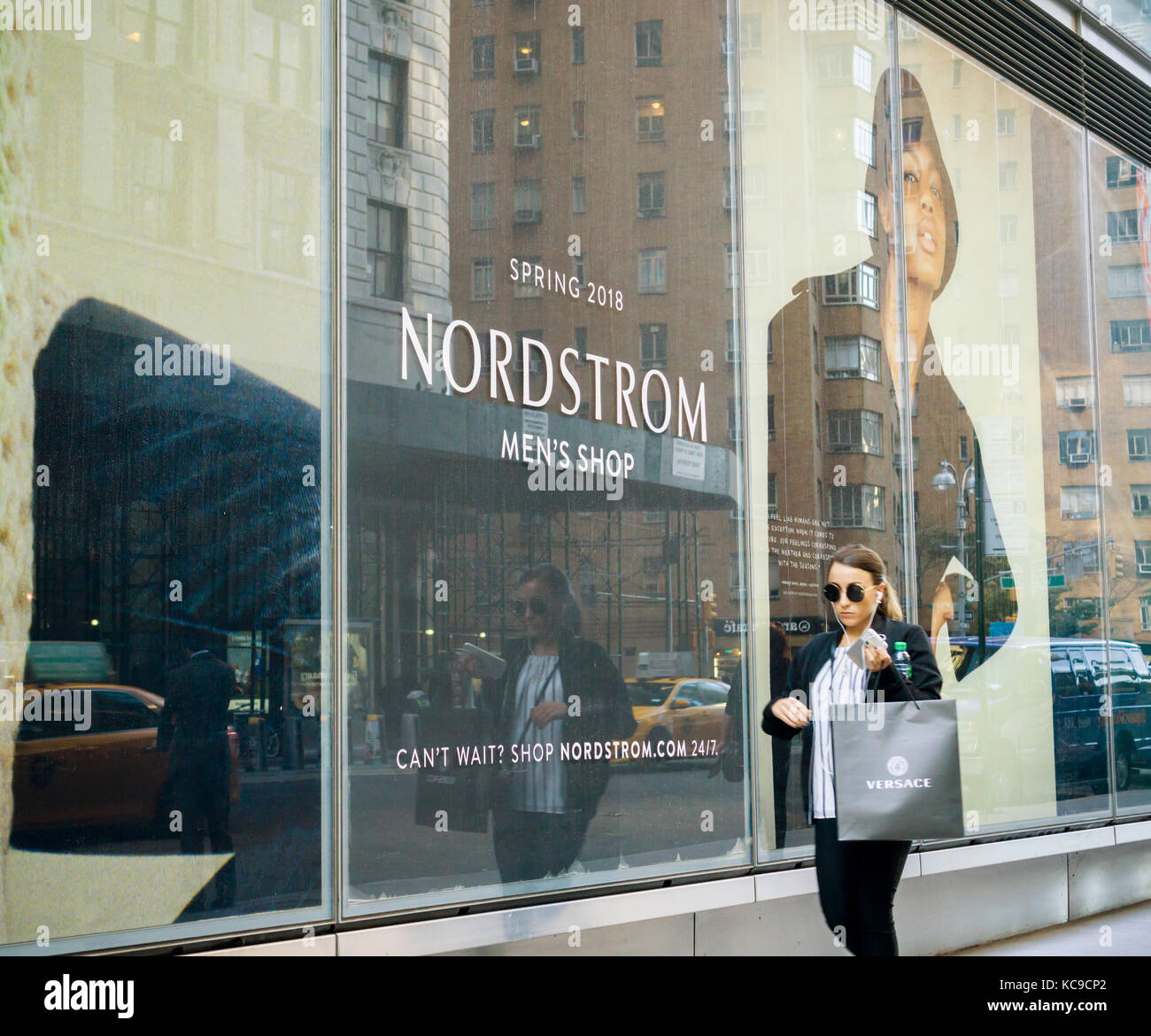 Das zukünftige Haus des Nordstrom Männer shop in Midtown Manhattan in New York am Montag, 2. Oktober 2017. Aktien von Nordstrom sank um 7%, nachdem es wurde berichtet, dass die Nordstrom Familie ist die Finanzierung für einen Verkauf des Unternehmens. Die Nordstrom Familie besitzt über 30% des Kaufhauses Einzelhändler. (© Richard B. Levine) Stockfoto