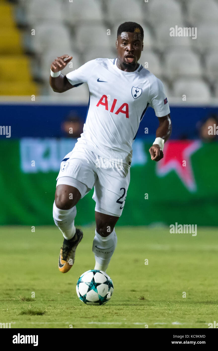 Nicosia, Zypern - 26. Semptember 2017: Spieler von Tottenham Serge Aurier in Aktion während der UEFA Champions League Spiel zwischen APOEL VS Tottenham Hot Stockfoto