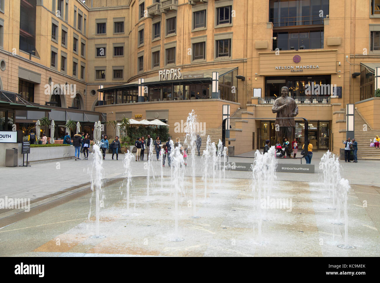 Nelson Mandela Square, Sandton, Johannesburg, Gauteng, Südafrika Stockfoto