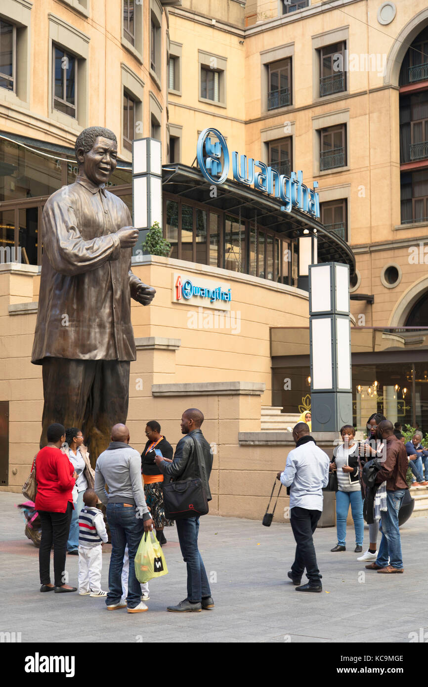 Nelson Mandela Square, Sandton, Johannesburg, Gauteng, Südafrika Stockfoto