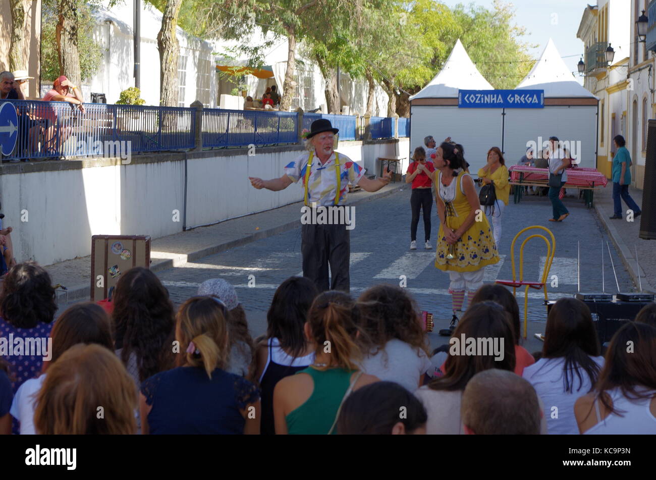 Street Performance bei Planicie Mediterranica Festival 2017 in Castro Verde, Portugal Stockfoto