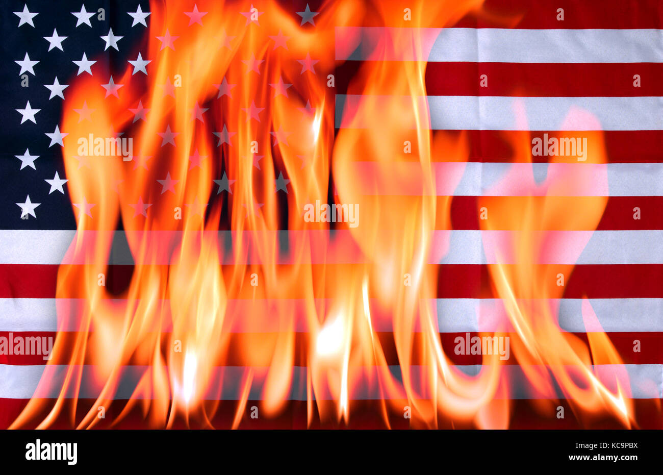 Brennende amerikanische Flagge Stockfotografie - Alamy