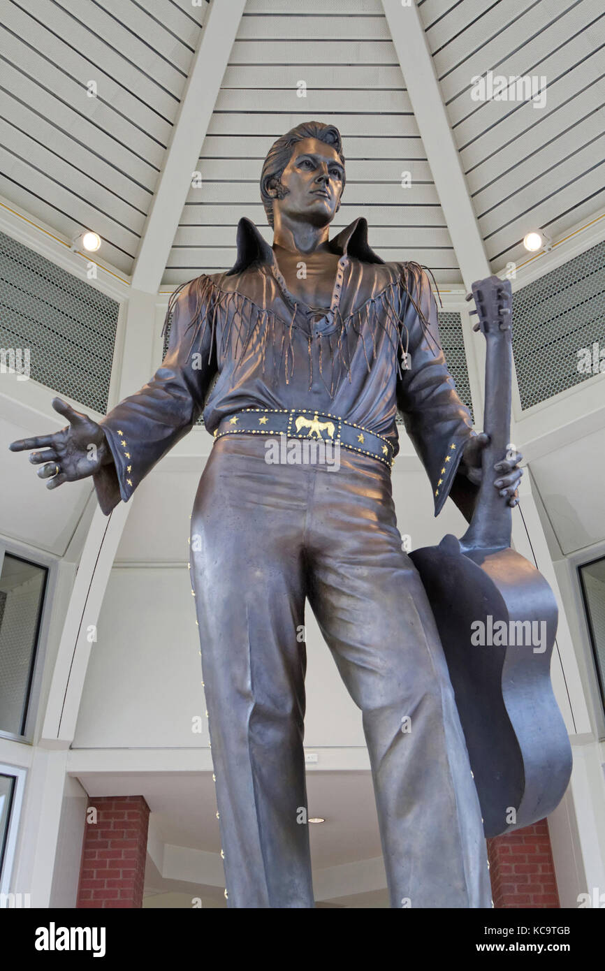 MEMPHIS, TENNESSEE, 12. Mai 2015 : große Statue von Elvis im Tennessee Tourism Office in Memphis. Gilt als eine der bedeutendsten kulturellen Ikonen Stockfoto