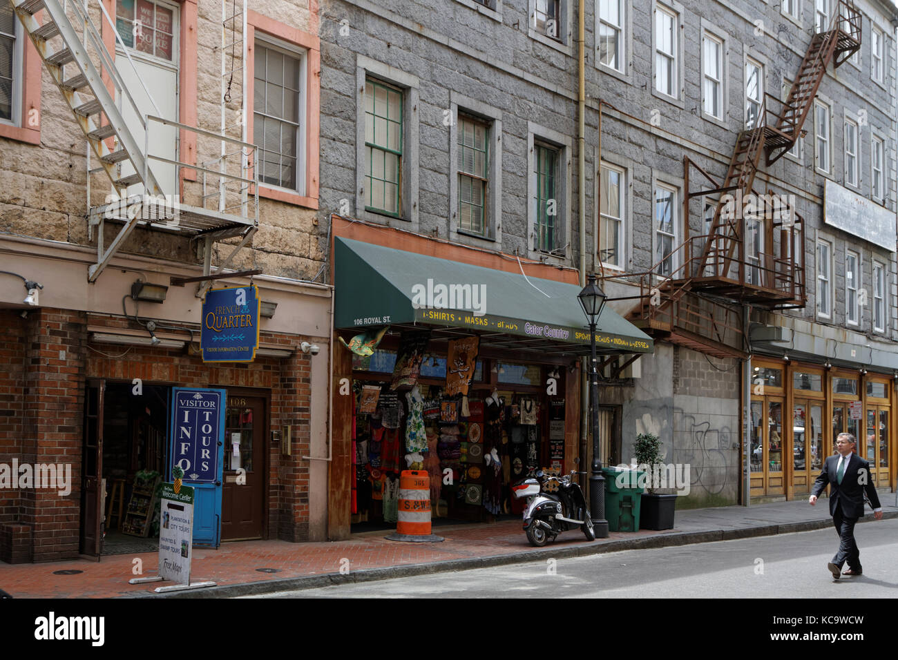 NEW ORLEANS, LOUISIANA, 5. Mai 2015 : Eine typische Straße des französischen Viertels, oder Vieux Carre, von New Orleans Stockfoto