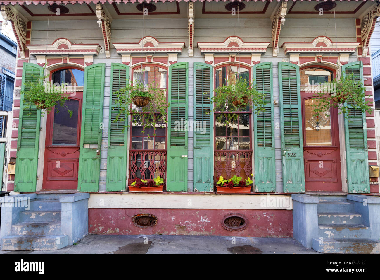 NEW ORLEANS, LOUISIANA, 5. Mai 2015 : Holzhaus im French Quarter. Das French Quarter, auch bekannt als Vieux Carré, ist das älteste Viertel in t Stockfoto