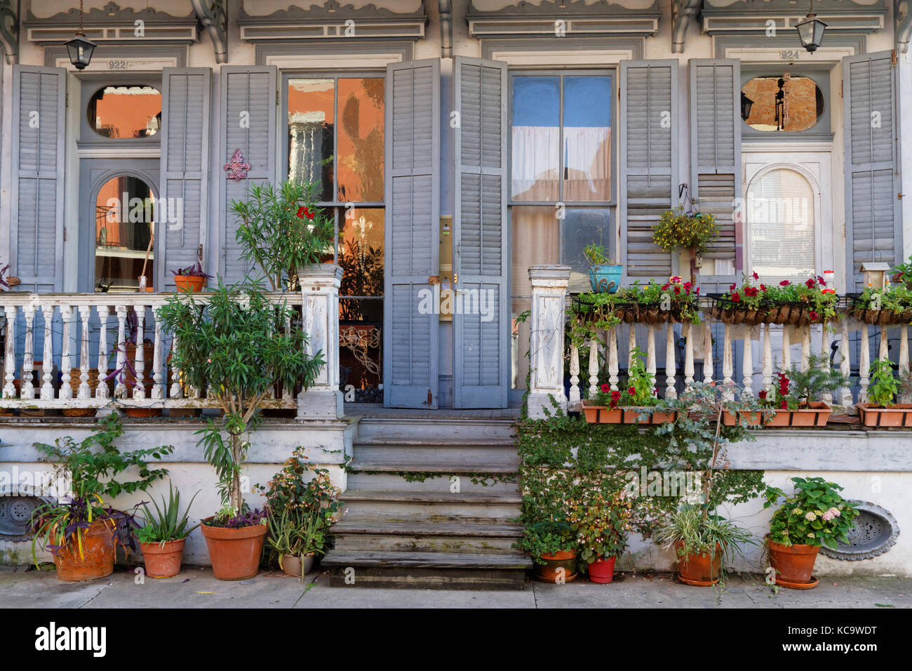 NEW ORLEANS, LOUISIANA, 5. Mai 2015 : Holzhaus im French Quarter. Das French Quarter, auch bekannt als Vieux Carré, ist das älteste Viertel in t Stockfoto