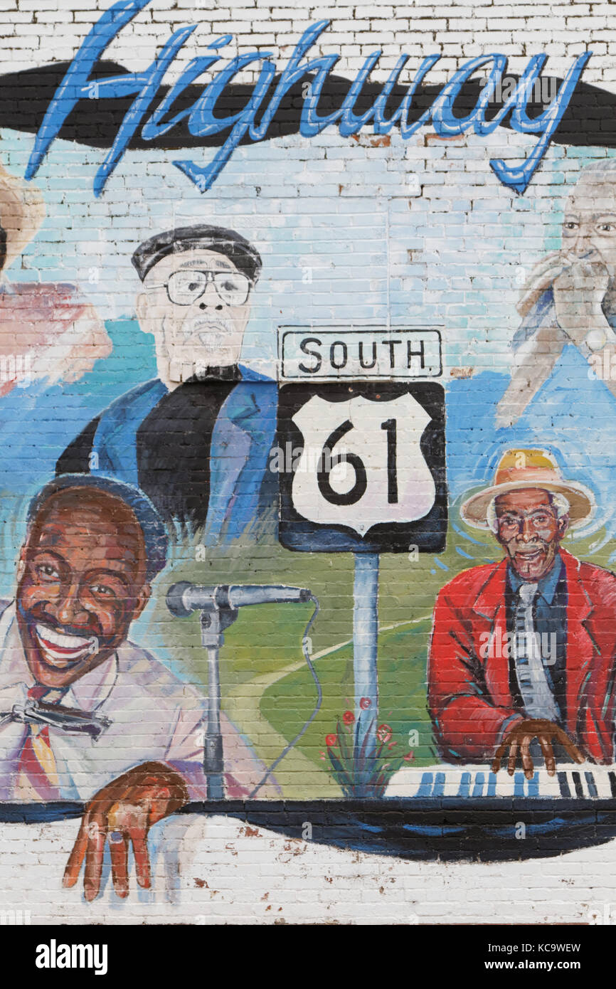 LELAND, MISSISSIPPI, 8. Mai 2015 : Bemalte Mauer zu Ehren der alten Mississippi-Bluesmen. Leland liegt im Herzen des Blues-Landes und hat eine Numbe produziert Stockfoto