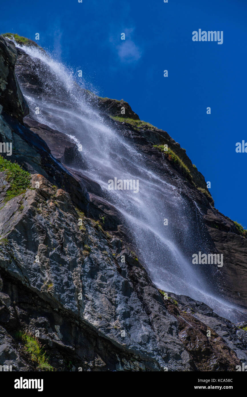 Wasserfall in den Schweizer Alpen Stockfoto