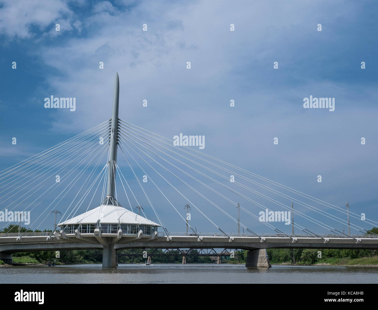 Esplanade Riel Fußgängerbrücke über den Red River, die Gabeln National Historic Site, Winnipeg, Manitoba, Kanada. Stockfoto