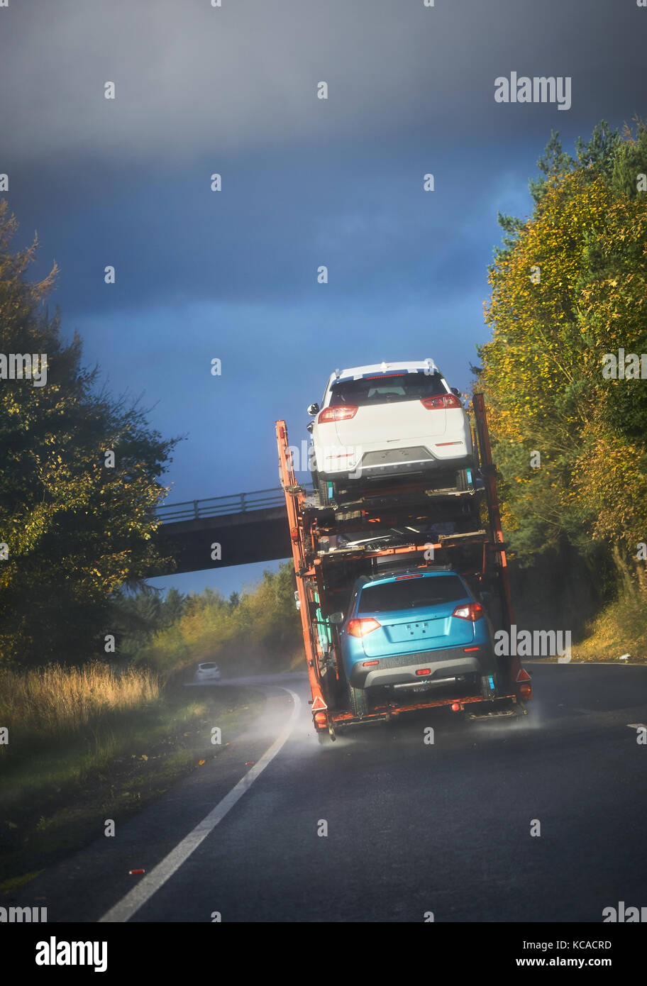 Autobahn A1 LAMBERTON, Schottland, Großbritannien - 05 November, 2016: ein Auto transporter Reisen entlang der A1 in Schottland. Stockfoto