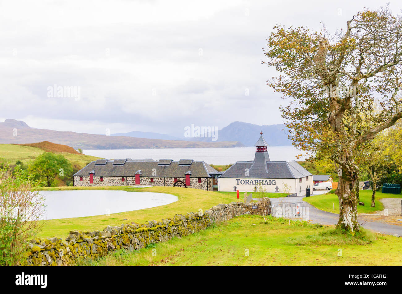 Isle of Skye, Schottland, Großbritannien. 3. Okt 2017. UK Wetter: Torabhaig Distillery, die zweite brennerei auf der Isle of Skye gebaut werden, hat nur seit Januar 2017 wurden und werden die Besucher in diesem Jahr willkommen. Credit: Skully/Alamy leben Nachrichten Stockfoto