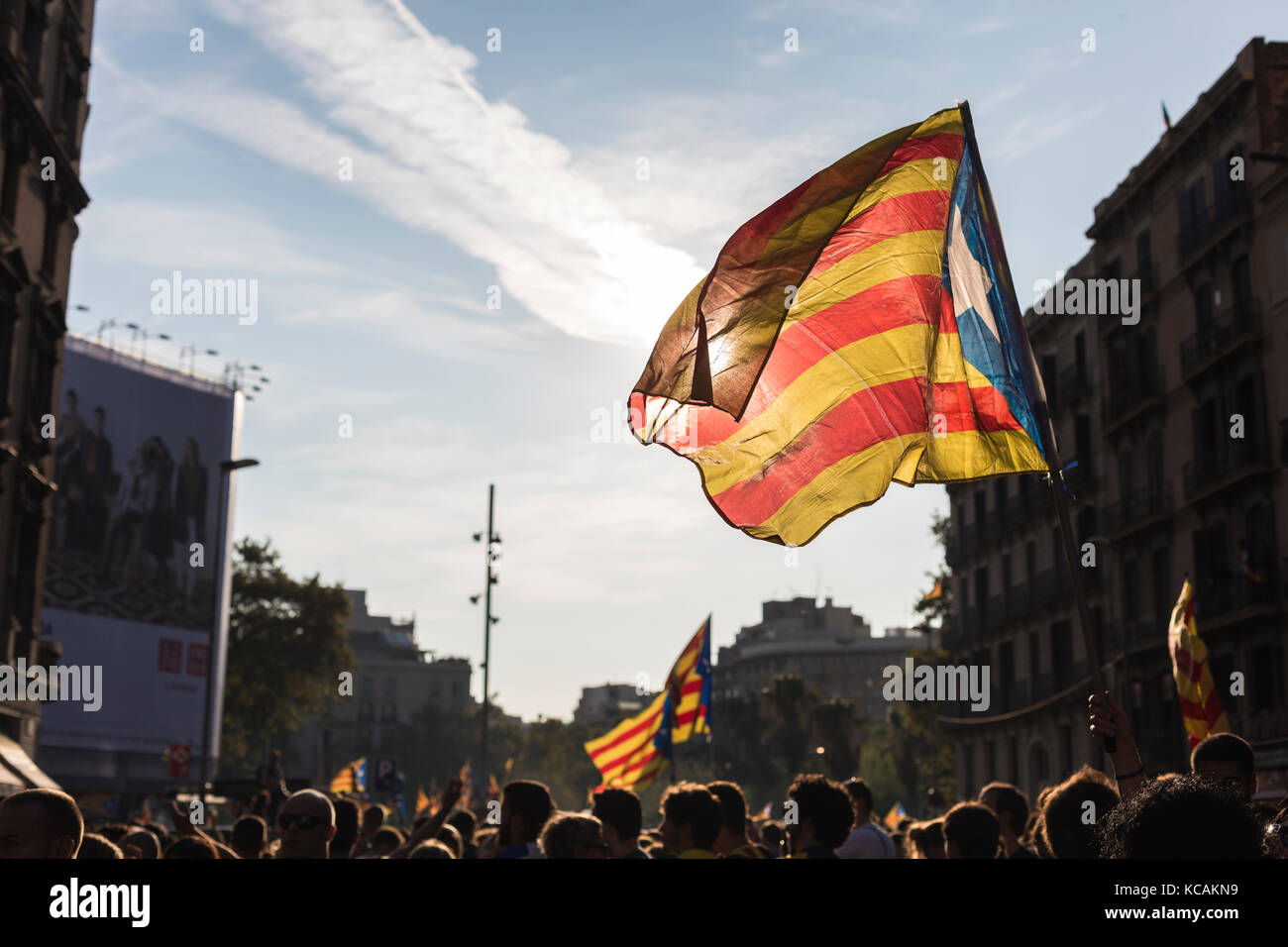 Barcelona, Spanien. 3. Oktober 2017. Referendum In Katalonien. Nationalistische Spanier protestieren gegen die letzten Vorfälle des Referendums. Quelle: David Ortega Baglietto/Alamy Live News Stockfoto