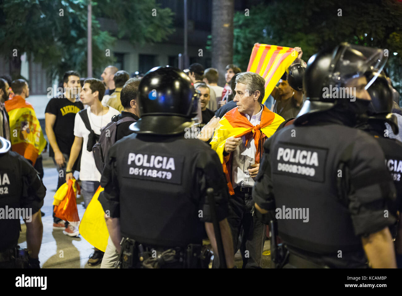 Barcelona, Spanien. 3. Okt, 2017. Katalonien Referendum. nationalistische spanische Volk gegen die letzten Vorfälle des Referendums Tag protestieren. Credit: David ortega Baglietto/alamy leben Nachrichten Stockfoto