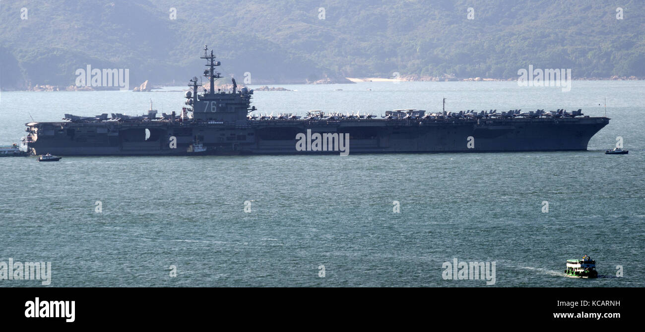 4. Oktober 2017 – Hongkong, China – 3. Oktober 2017 – Hongkong, China – US-Flugzeugträger USS Ronald Reagan dockte im Hafen von Hongkong an. (Kreditbild: © Bob Lendrum via ZUMA Wire) Stockfoto