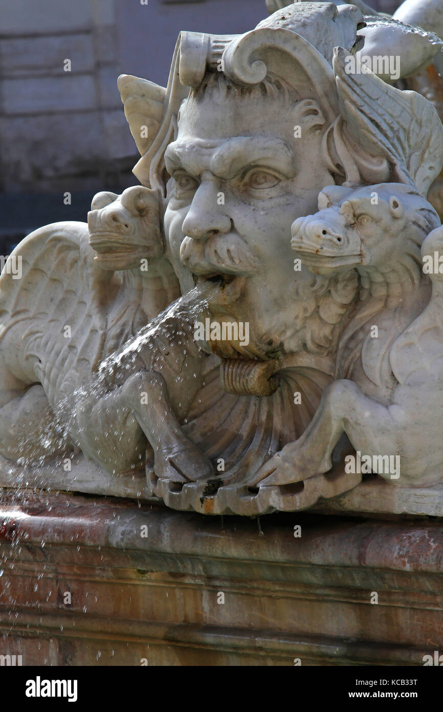 Fontana del Moro (der Moorbrunnen) wurde ursprünglich 1575 von Giacomo della Porta mit dem Delfin und vier Tritonen entworfen. Im Jahr 1653, die Statue von Stockfoto