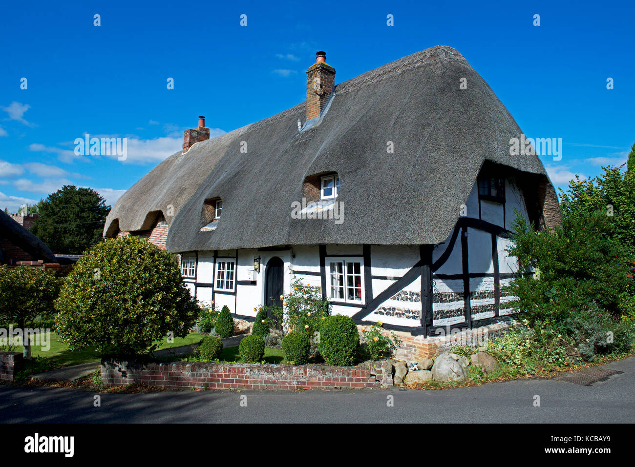 Reetdachhaus in dem Dorf Boxford, Berkshire, England Großbritannien Stockfoto