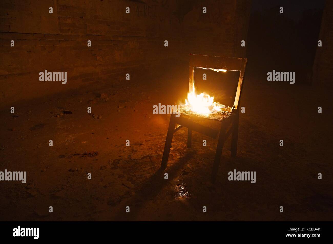 Stuhl in Brand Stockfoto