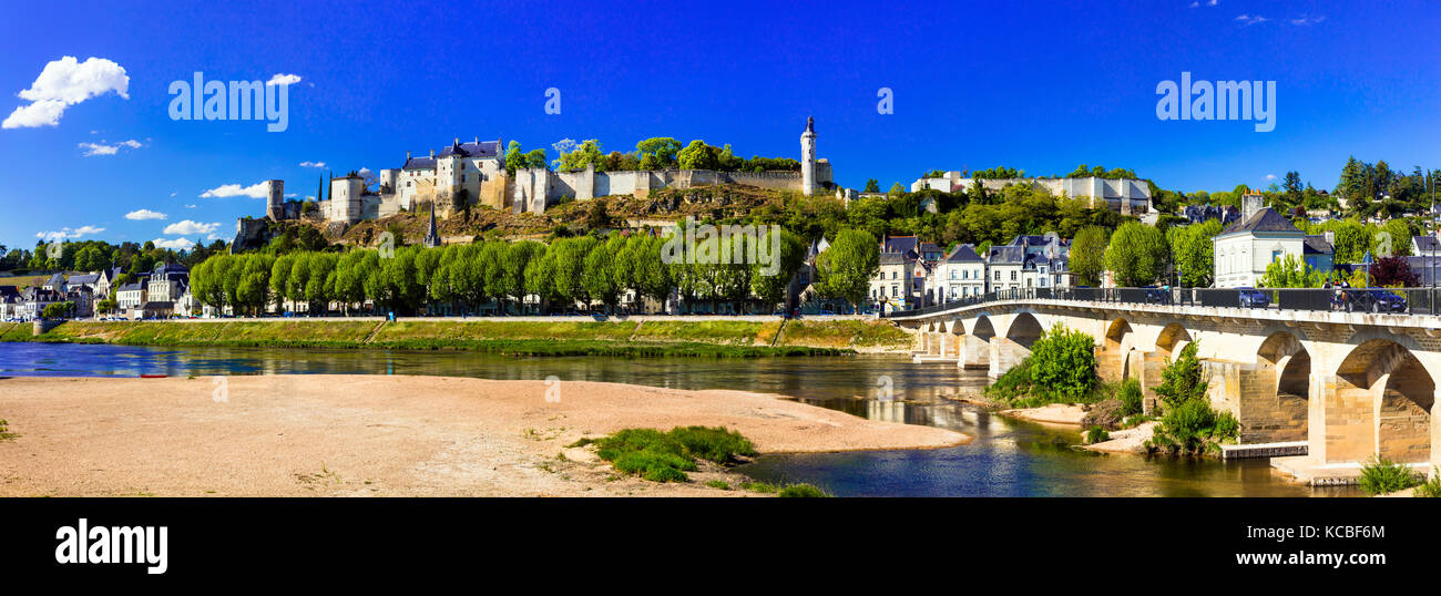 Beeindruckende chinon Dorf und mittelalterliche Burg, Loire Tal, Frankreich. Stockfoto