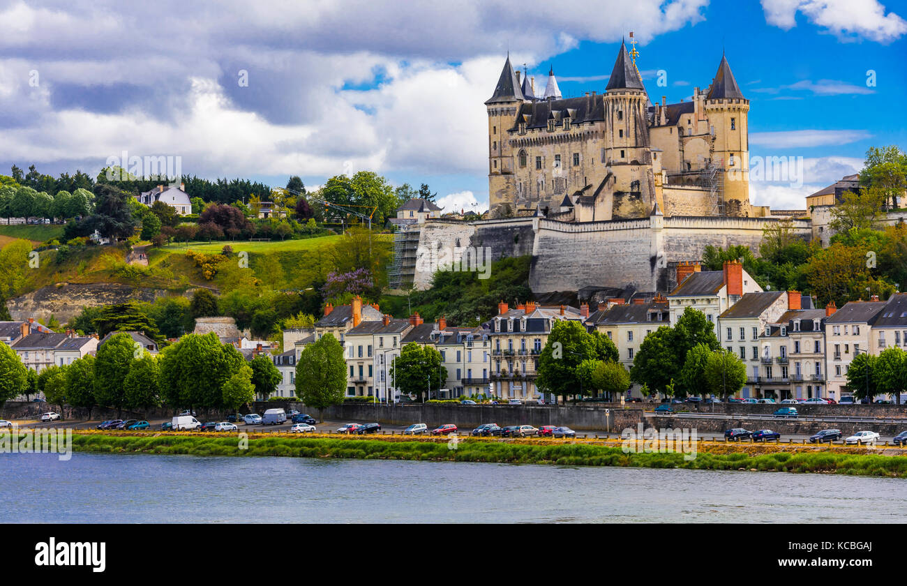 Schönen Dorf und Schloss Saumur, Loire Tal, Frankreich. Stockfoto