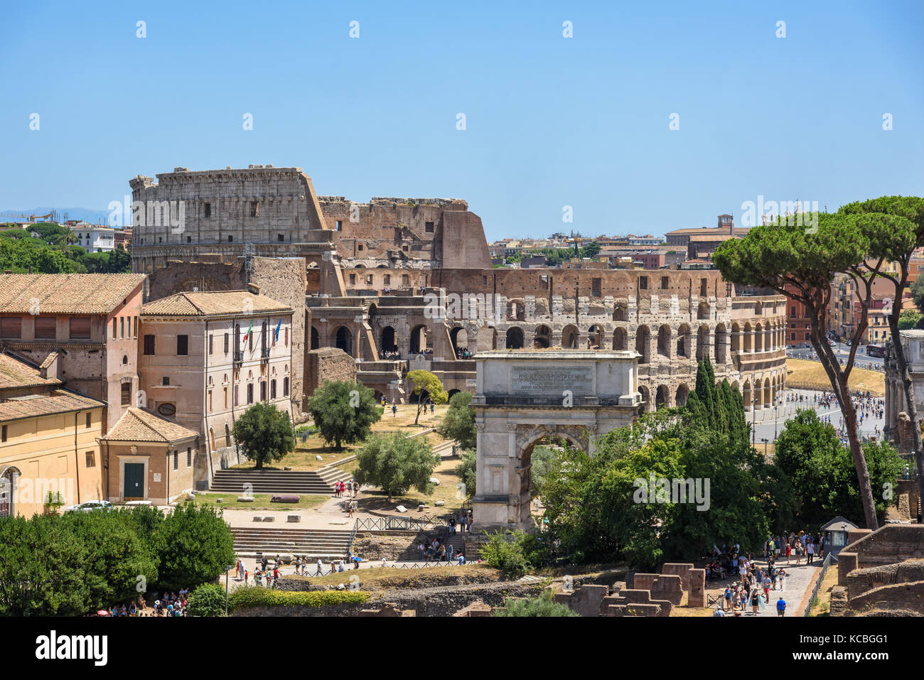 Kolosseum und Bogen des Titus, Rom, Italien Stockfoto