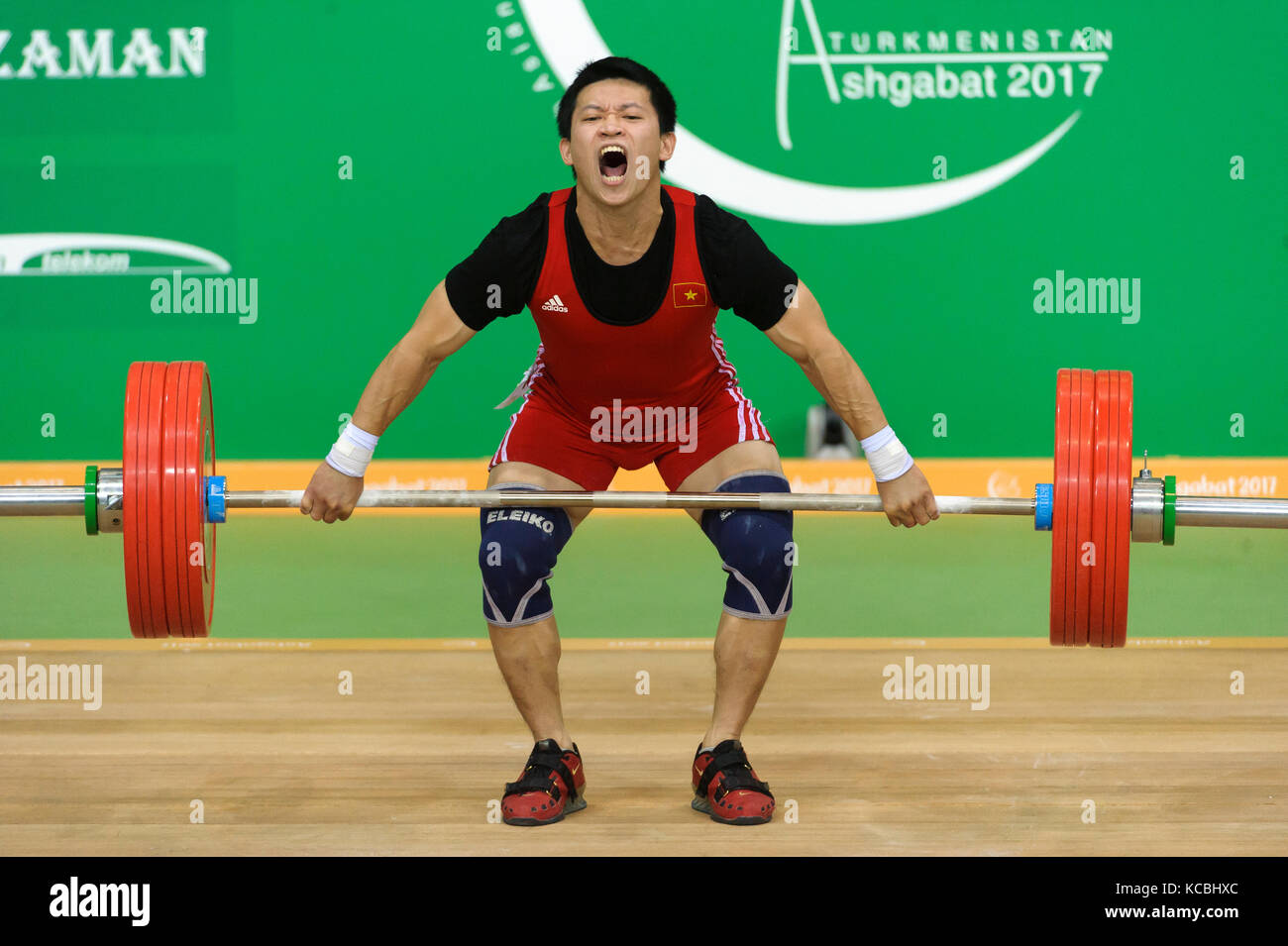 Ashgabat 2017 - 5. Asian Indoor & MartialArts Games 17-09-2017. Gewichtheben für Herren – JLe Quoc Troan Tran (VIE) nimmt am Wettbewerb Teil Stockfoto