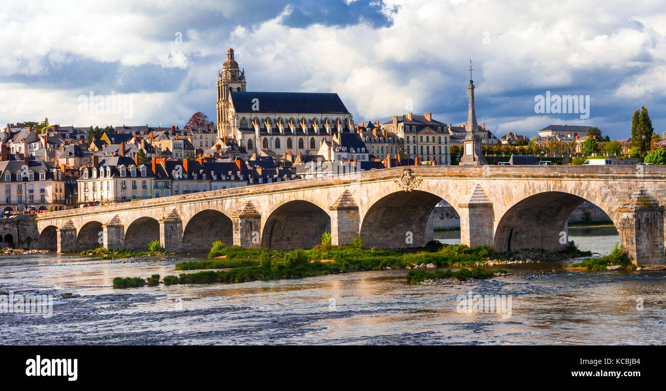 Schöne Blois über Sonnenuntergang, Panoramaaussicht, Loire Tal, Frankreich. Stockfoto