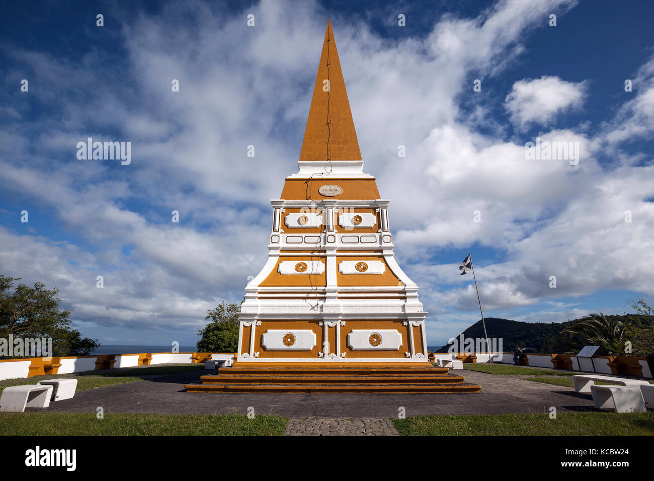 Obelisk Alto da Memória, Angra do Heroismo, UNESCO-Weltkulturerbe, Terceira Island, Azoren, Portugal Stockfoto