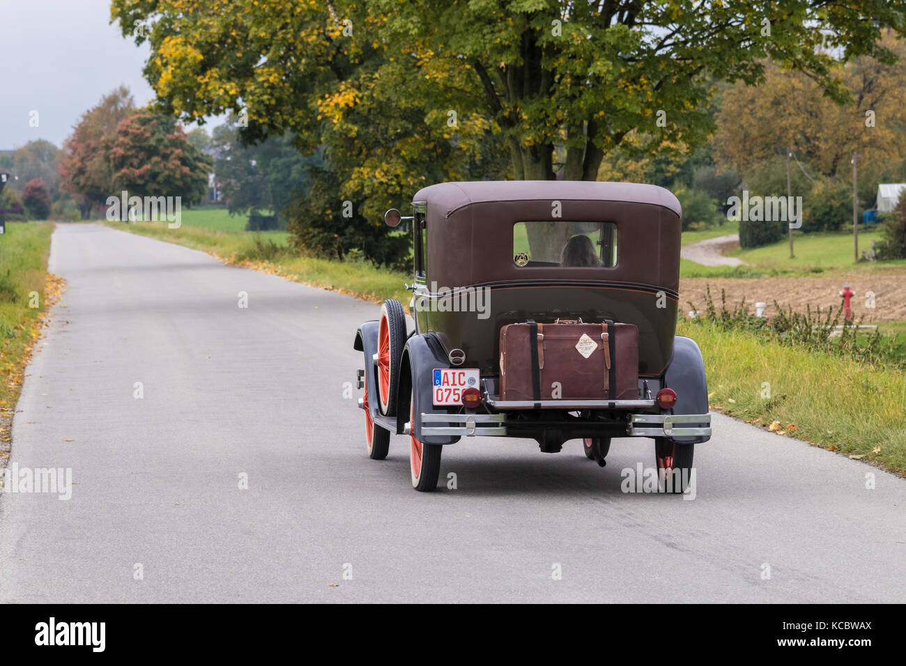 Augsburg, Deutschland - 1. Oktober 2017: Ford Oldtimer-Wagen bei der Fuggerstadt Classic 2017 Oldtimer Rallye am 1. Oktober 2017 in Augsburg. Stockfoto