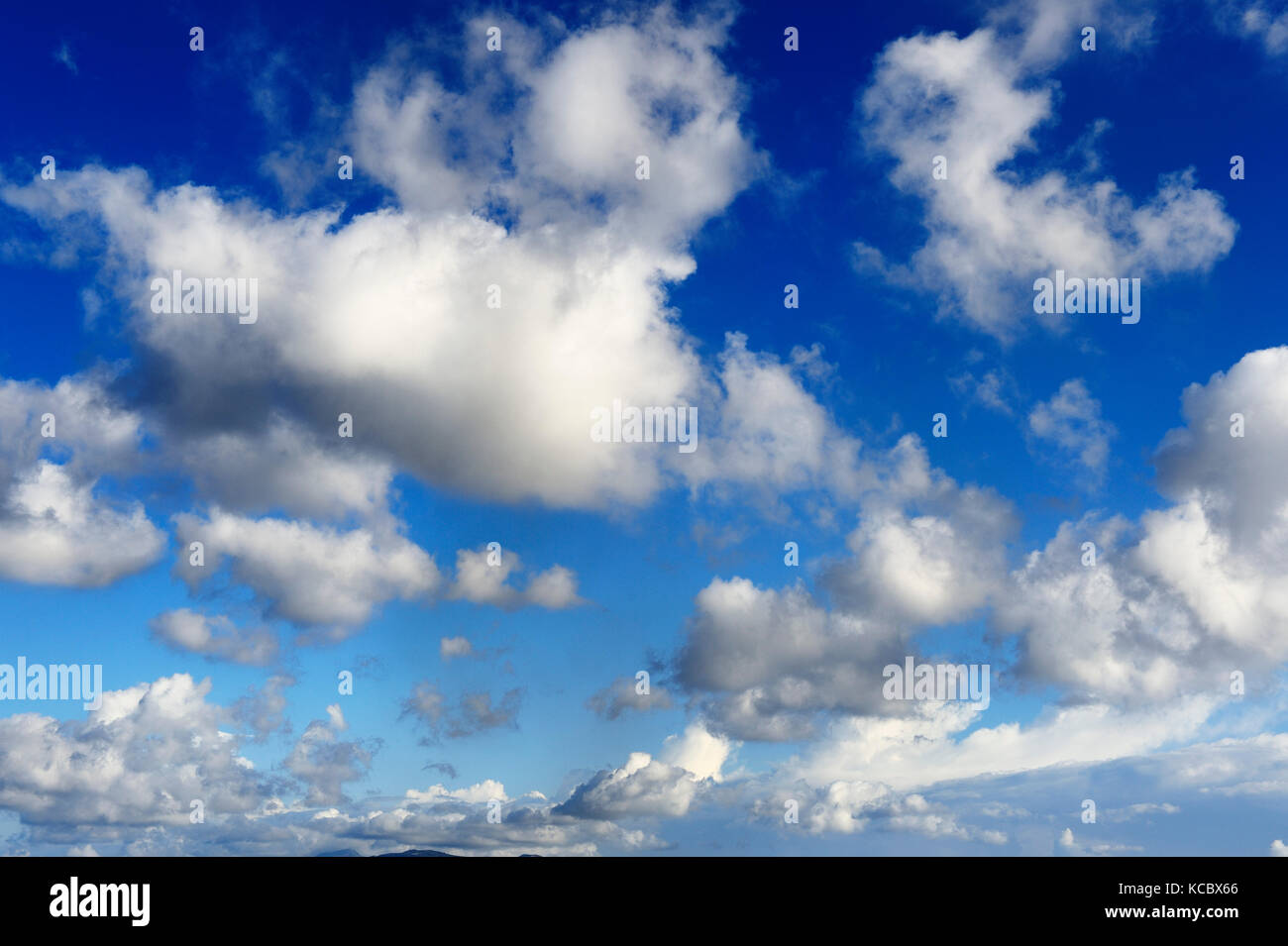 Wolken, Liparische oder Äolische Inseln, Sizilien, Italien Stockfoto