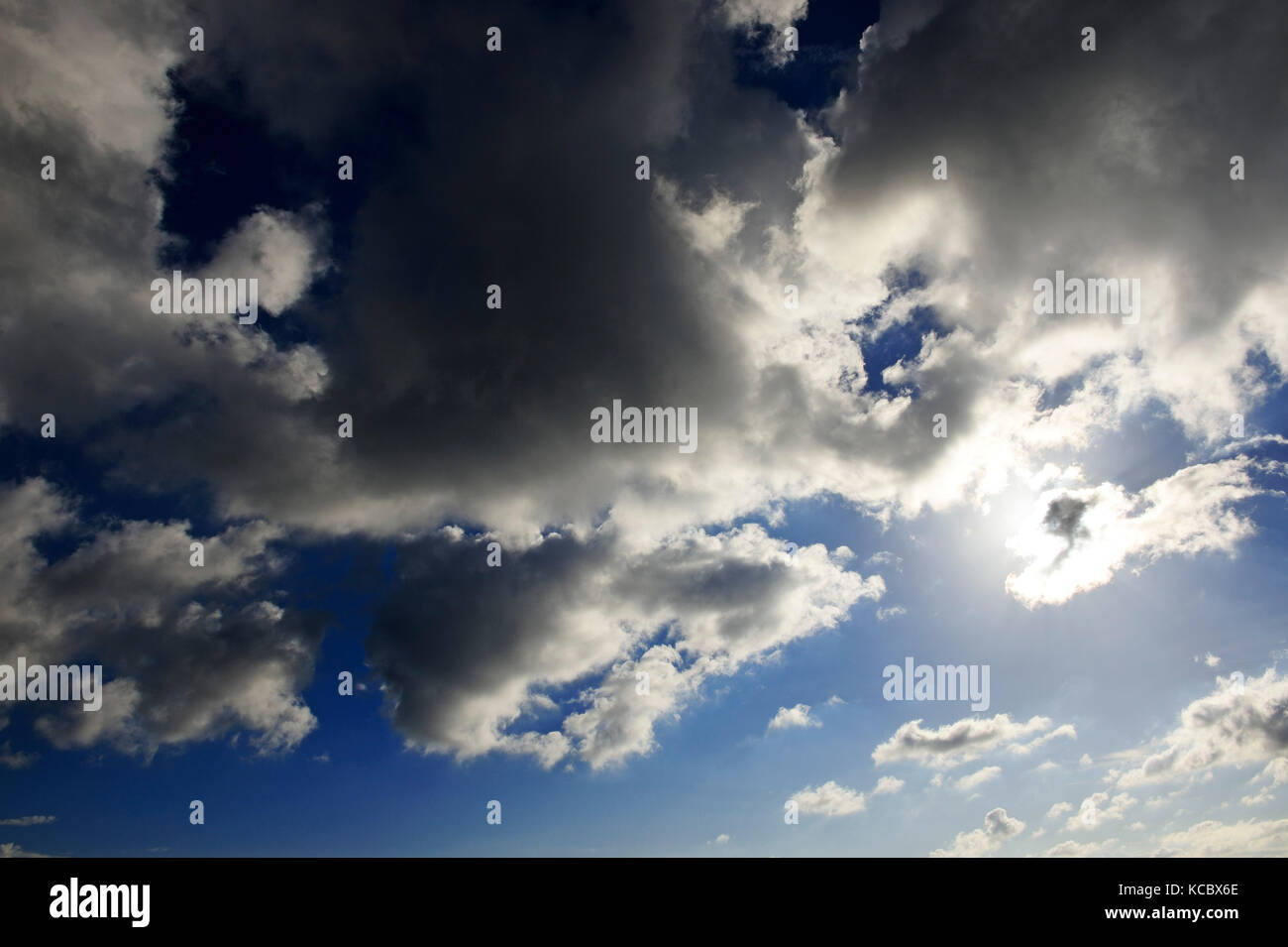 Wolken, Liparische oder Äolische Inseln, Sizilien, Italien Stockfoto