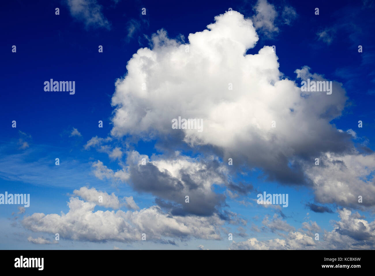 Wolken, Liparische oder Äolische Inseln, Sizilien, Italien Stockfoto