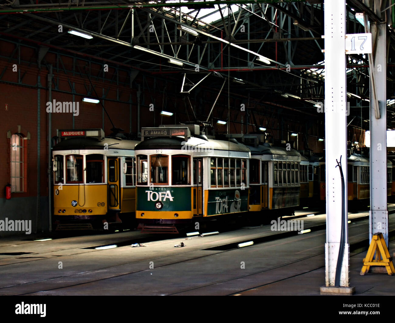 LISBOA TRAM TERMINAL SCHATTEN - Lisboa - Lissabon - LISBOA TRAM STRASSENBAHN - LISBOA PORTUGAL- LISBOA TRAM WARTUNG © Frédéric BEAUMONT Stockfoto