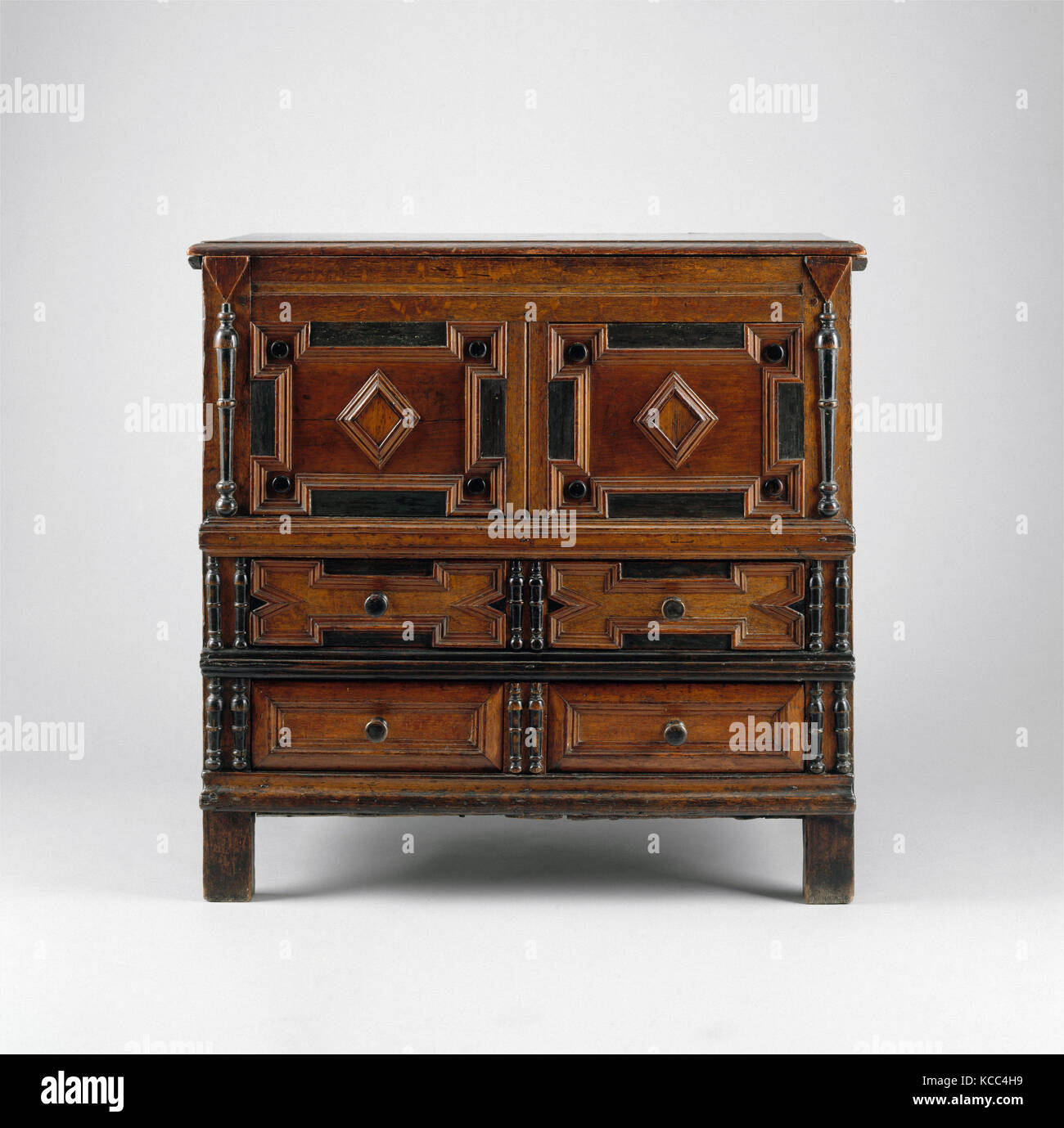 Brust mit Schubladen, 1670 - 1700, wohl in Boston, Massachusetts, USA, US-amerikanischen, Eiche, Kiefer, Ahorn, 37 x 38 x 20 1 Stockfoto