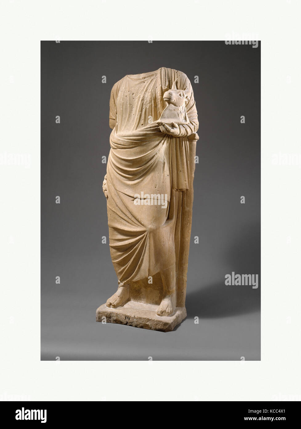 Kalkstein Statue von einem Mann mit einer Maske in der Form des Kopfes ein Stier, 2. Halbjahr 4. Jahrhundert v. Chr. Stockfoto