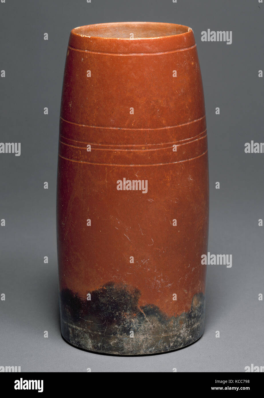 Zylindrische Gefäß, 1.-2. Jahrhundert, Guatemala, Mesoamerika, Maya, Keramik, H.7 7/8 in. (20 cm), Ceramics-Containers Stockfoto