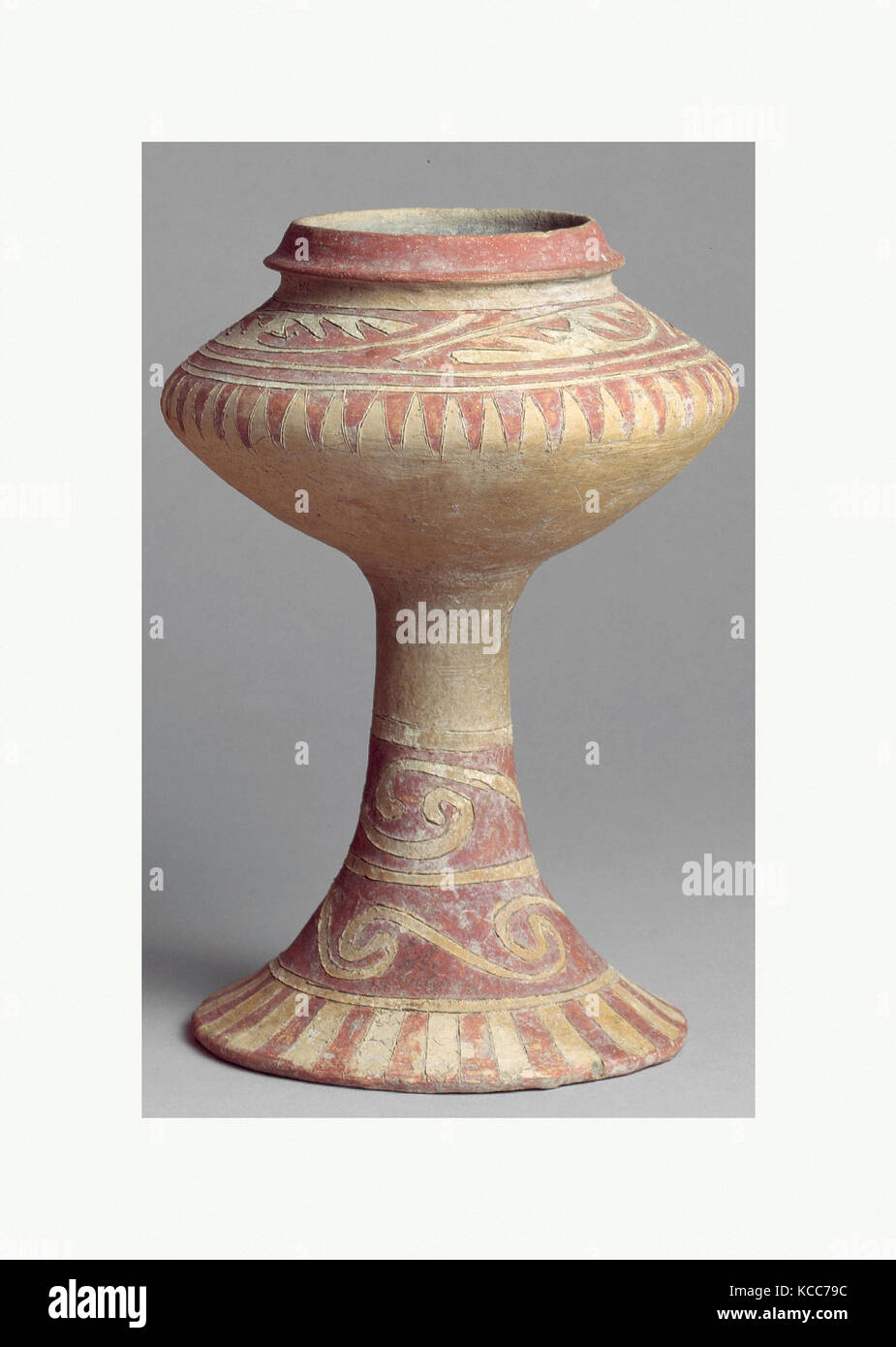 Stammzellen Vase mit eingeschnittenen und Lackiert Design, 1000-300 v. Chr. Stockfoto