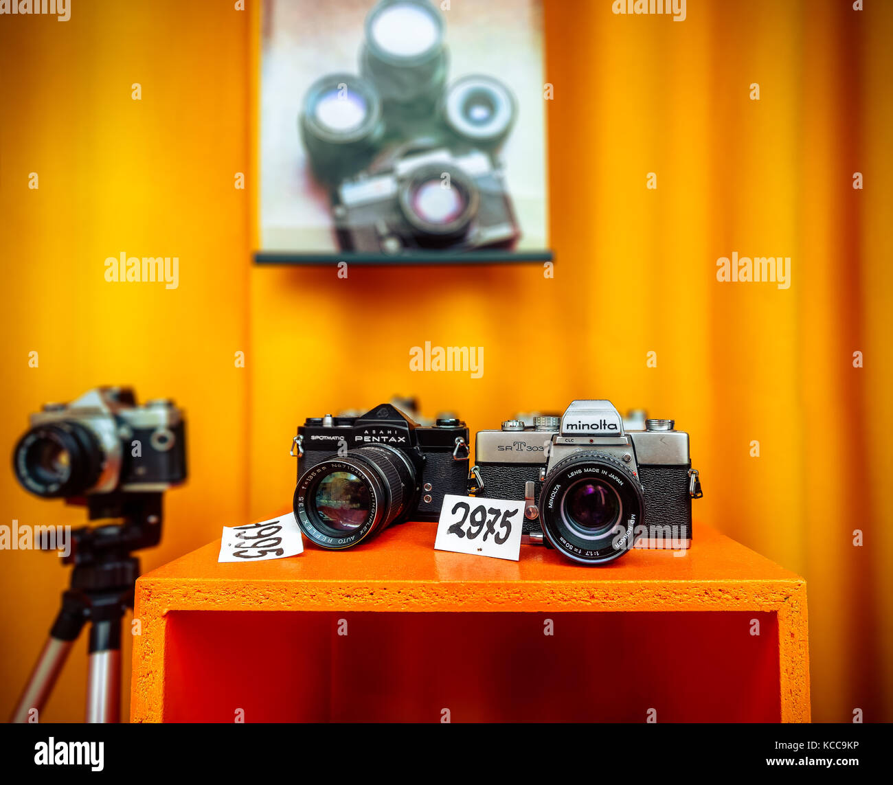 Klassische Kameras in ein Fenster angezeigt, in dem Sie in Aarhus, Mitteljütland, Dänemark Stockfoto