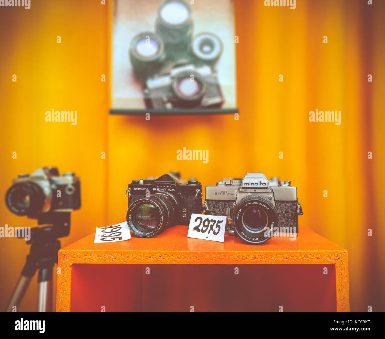 Klassische Kameras in ein Fenster angezeigt, in dem Sie in Aarhus, Mitteljütland, Dänemark Stockfoto