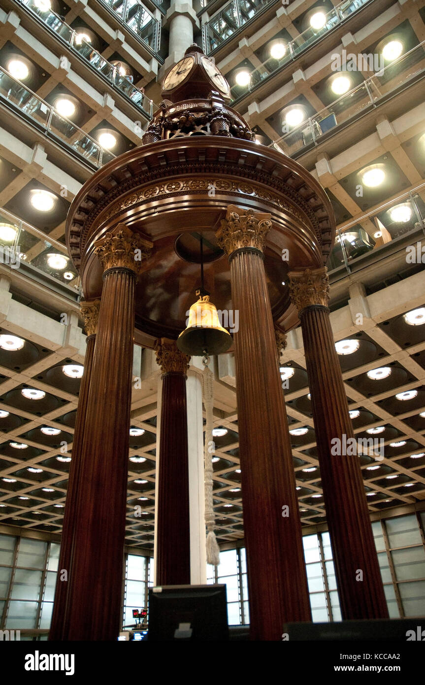 Die lutine Bell Bei der "Lloyd's aus London Insurance Building, Lime Street, London Stockfoto