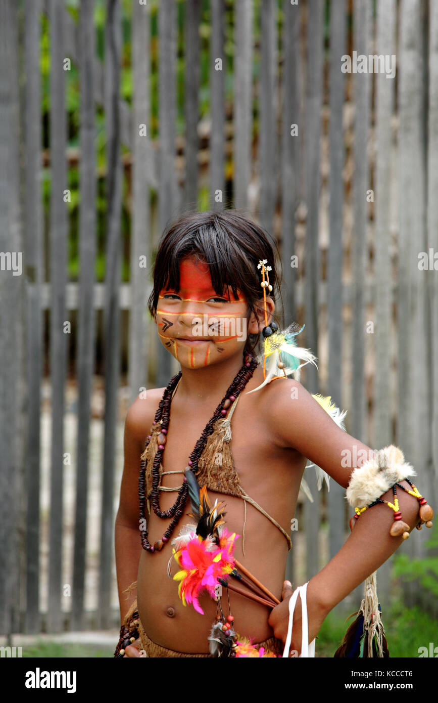 Ein indisches Mädchen, Porto Seguro, Bahia, Brasilien, Südamerika Stockfoto