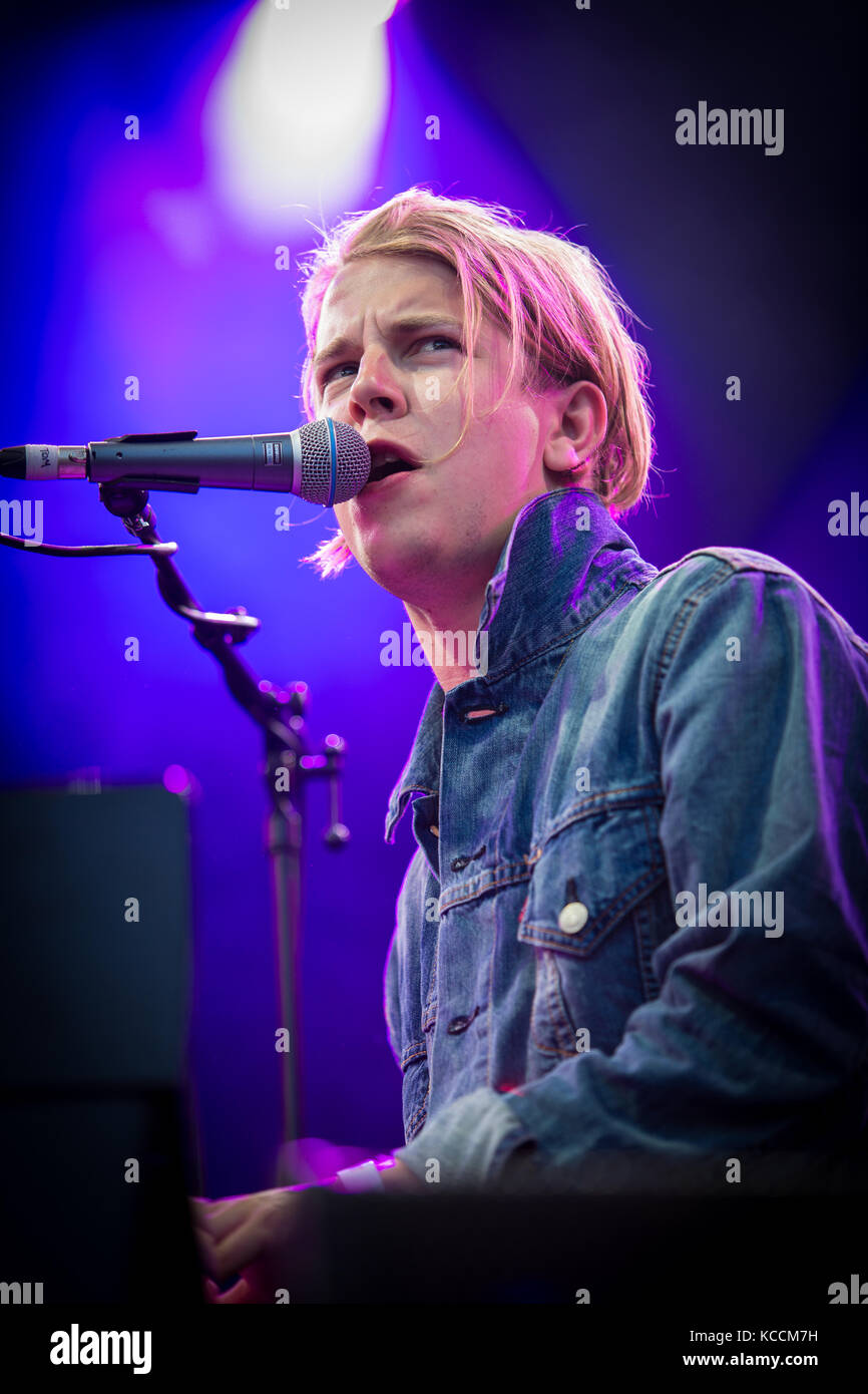 Der englische Singer-Songwriter und Musiker Tom Odell führt ein Live-Konzert auf dem norwegischen Musikfestival Bergenfest 2014 durch. Norwegen, 15/06 2014. Stockfoto