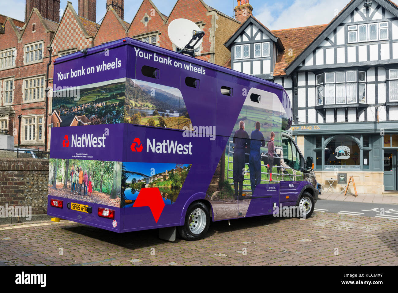 NetWest Bank auf Rädern van für mobile Banking in Arundel, West Sussex, England, UK. Stockfoto