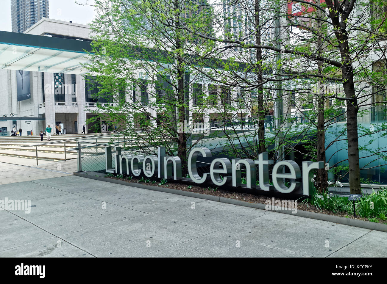 Eingang und melden Sie am Lincoln Center für Darstellende Künste in Manhattan, New York City. Stockfoto