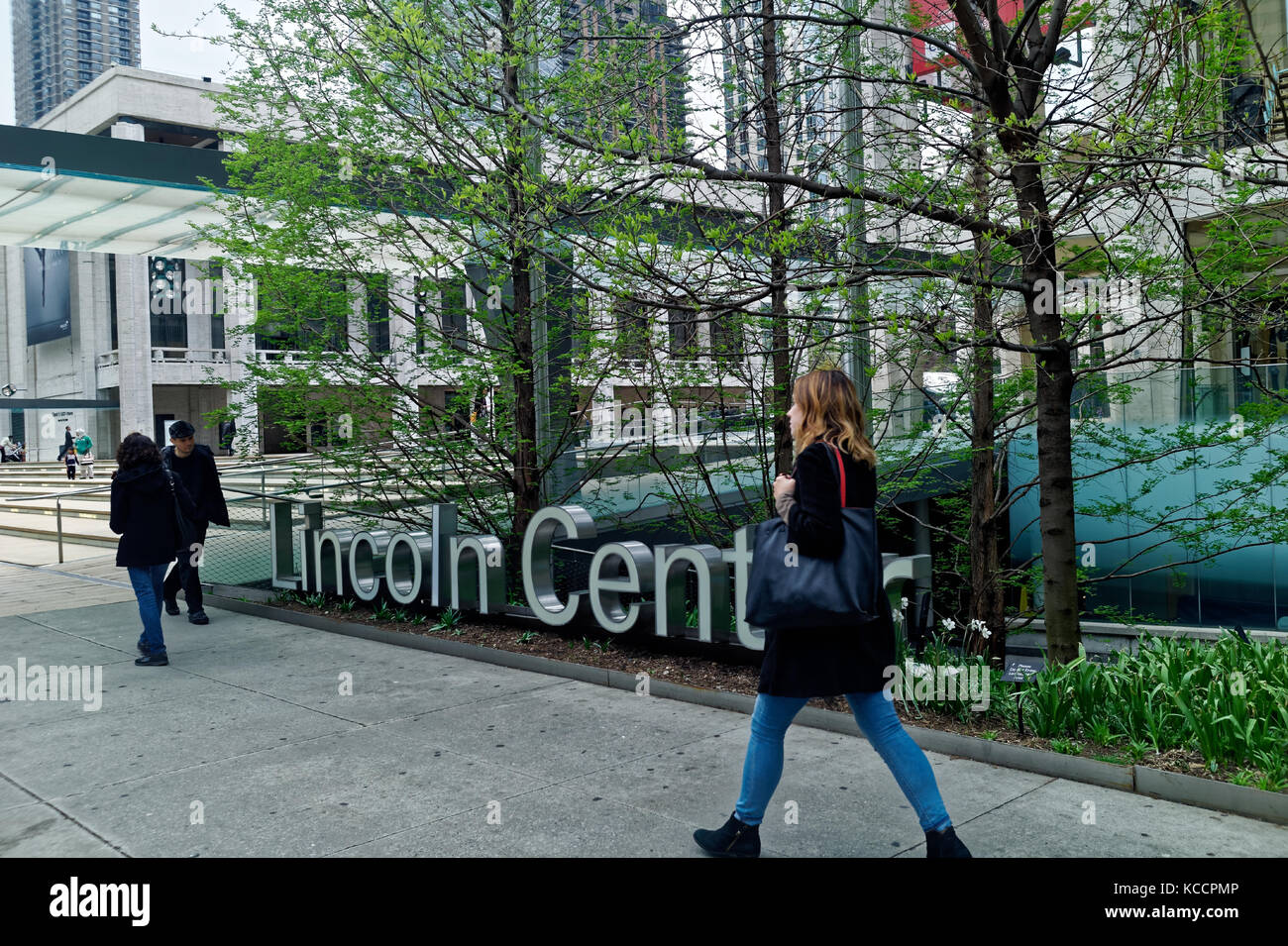 Eingang und melden Sie am Lincoln Center für darstellende Künste in Manhattan, New York City. Stockfoto