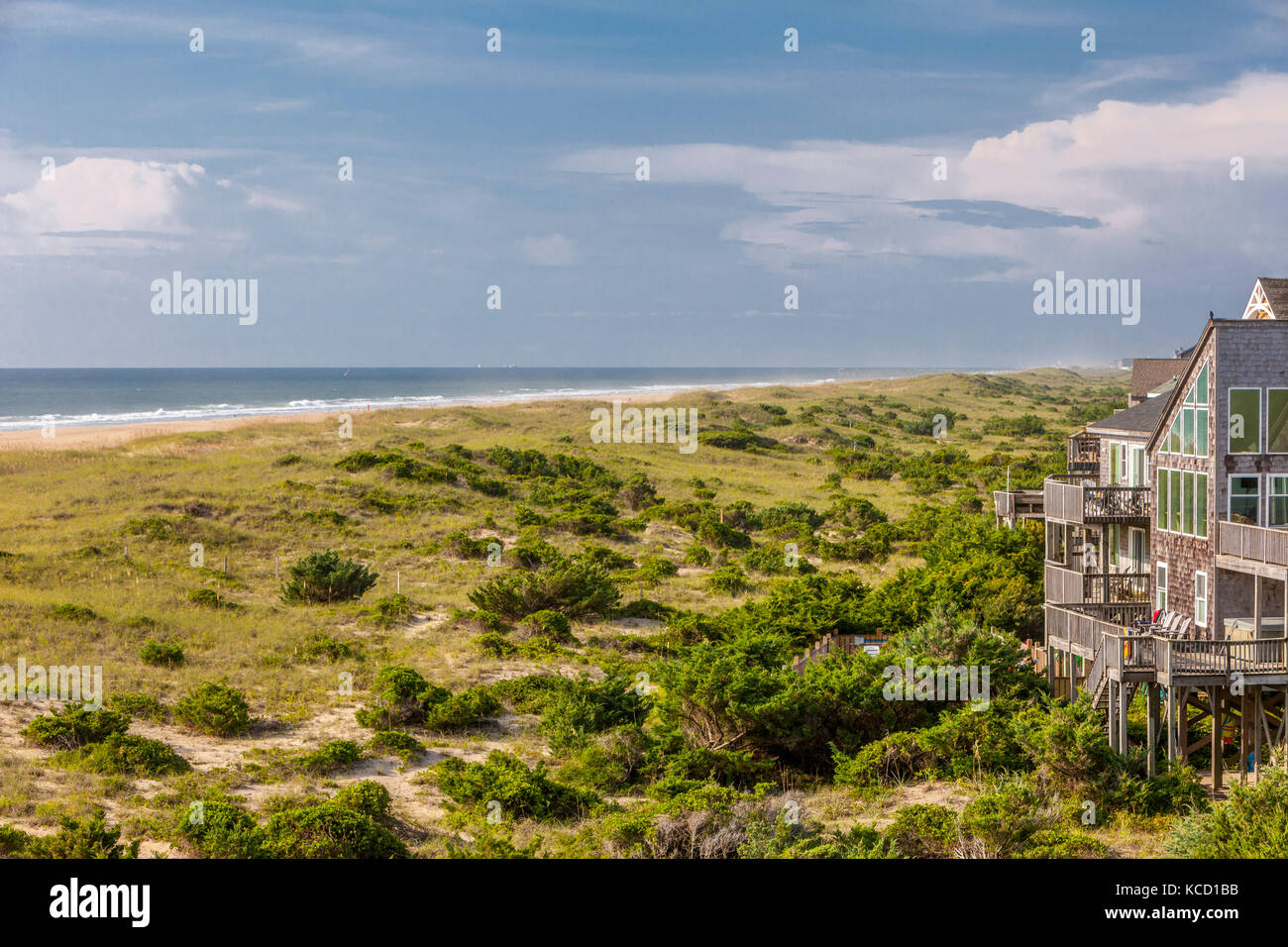 Avon, Outer Banks, North Carolina, USA. Ein Strandhaus auf einer vorgelagerten Insel, Atlantik, Strand. Stockfoto Avon, Outer Banks, North Carolina, USA. Ein Strandhaus auf einer vorgelagerten Insel, Atlantik, Strand. Stockfoto