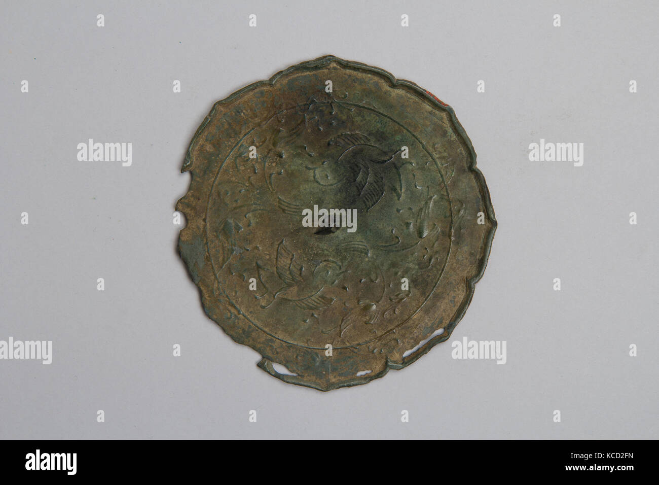 Spiegel, Heian Epoche (794 - 1185), Japan, Bronze, Diam. 5 in. (12,7 cm), Spiegel Stockfoto