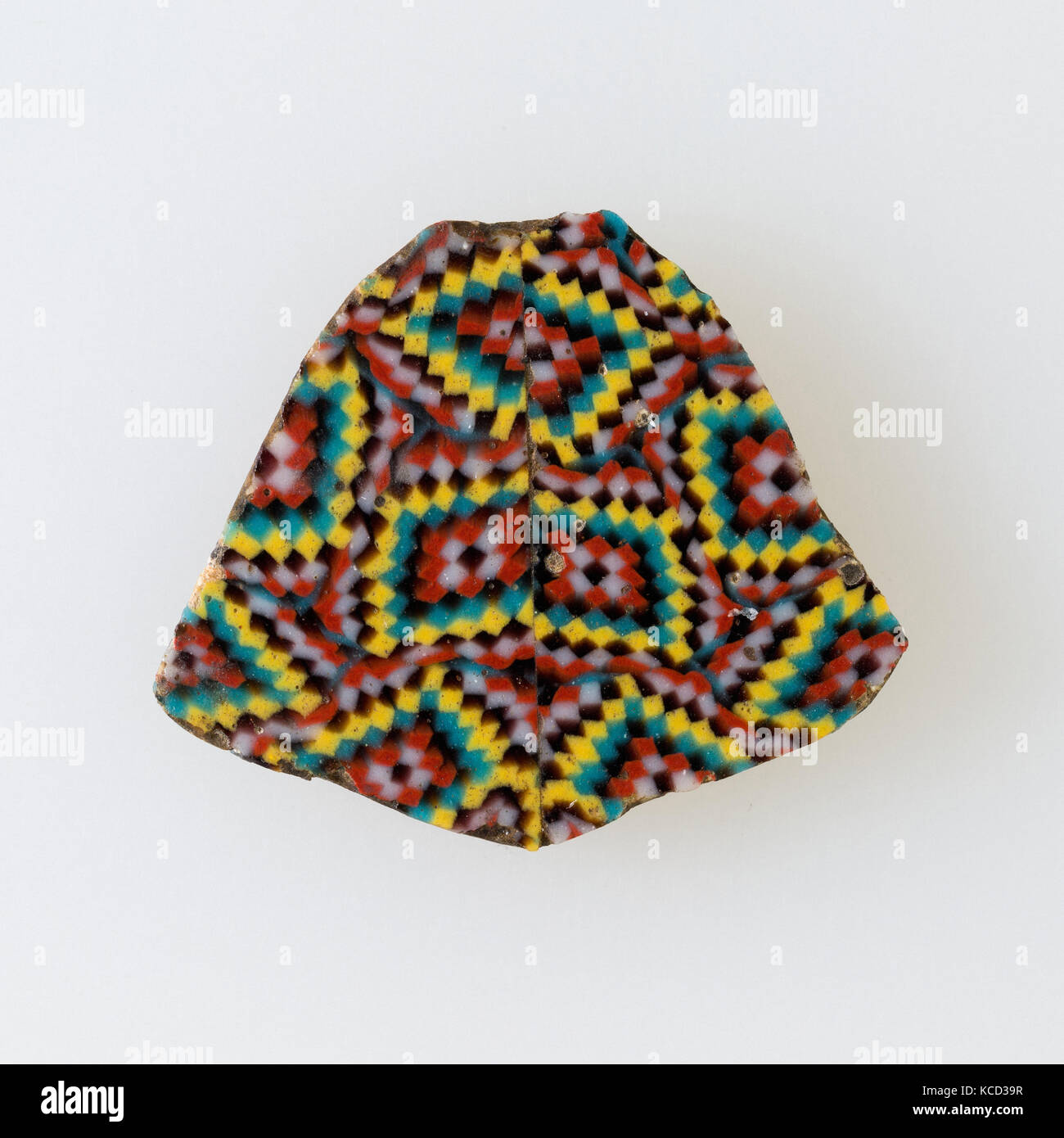 Inlay Fragment, kleine farbige Quadrate bilden ein Rautenmuster, 100 BC - 100 AD Stockfoto