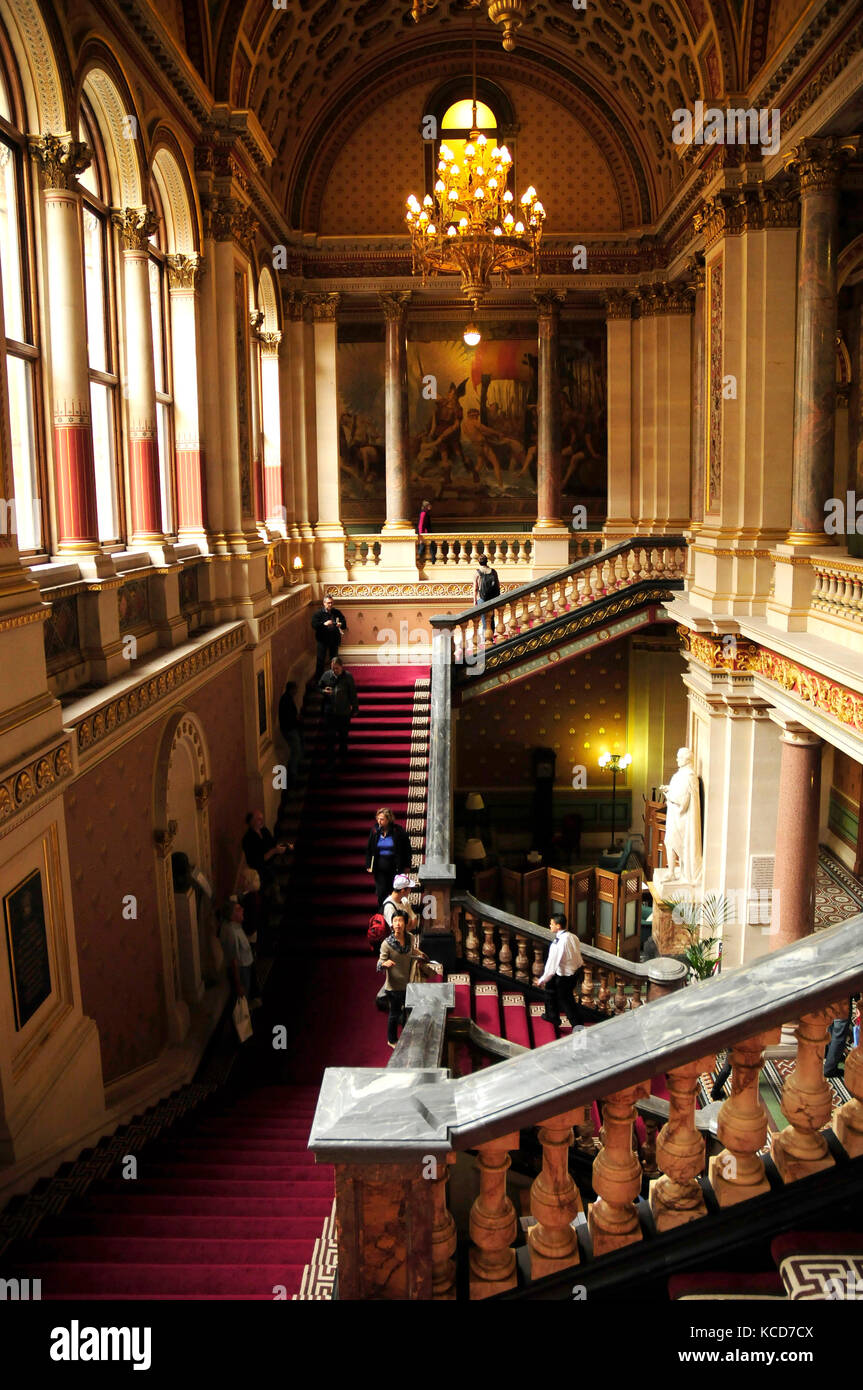 Die große Treppe von Sir George Gilbert Scott an das Außenministerium entworfen, auf der King Charles Street in Whitehall, London Stockfoto