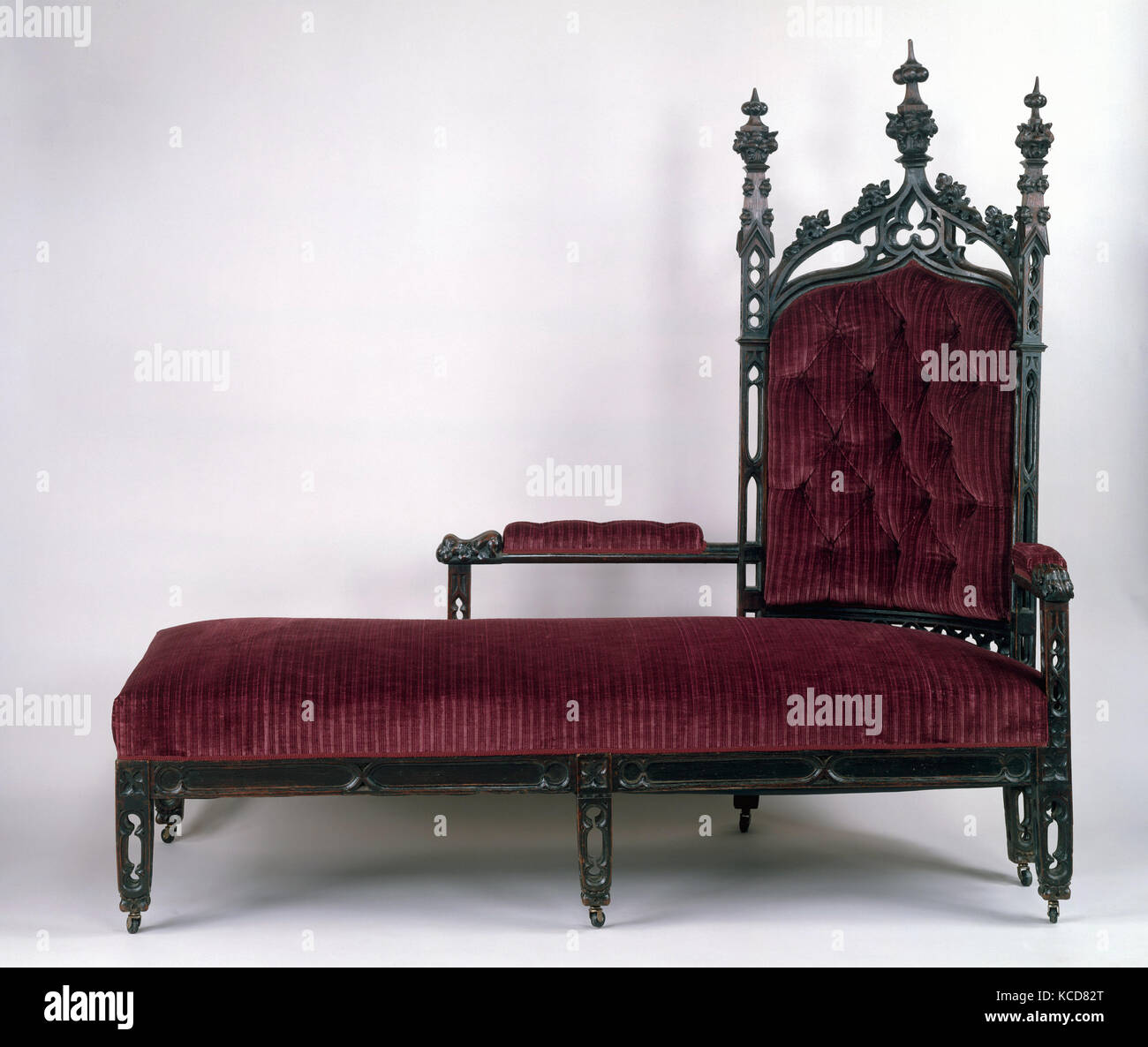 Couch, 1851-56, American, Eiche, Kastanie, Zeder, 67 x 73 in. (170.2 x 185.4 cm), Möbel Stockfoto