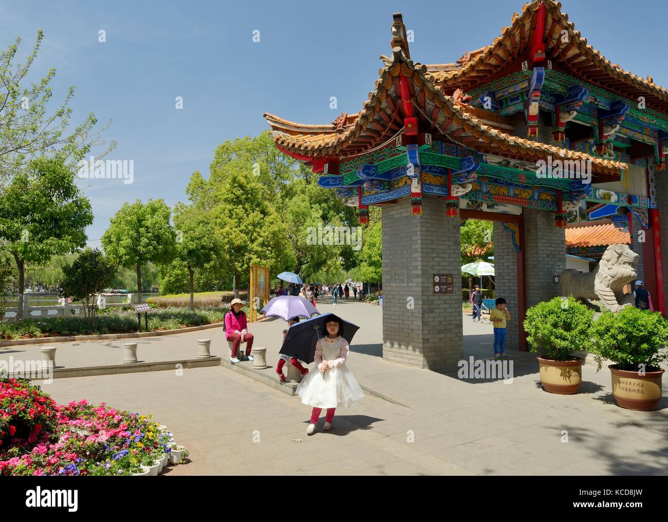 Green Lake Park in der Stadt Kunming stammt aus der Qing-Dynastie. Bootfahren und Lakeside Pavillons. Provinz Yunnan, China. Stadt des ewigen Frühlings Stockfoto
